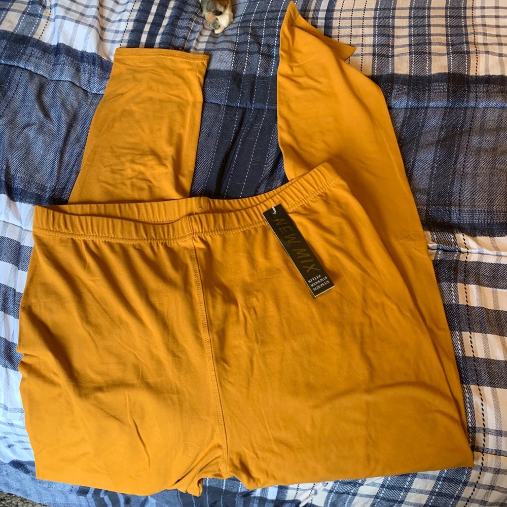 NWT Boutique Mustard Plus Size Leggings